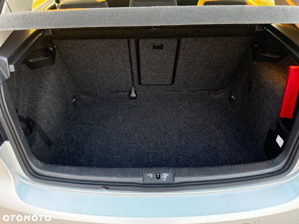 Volkswagen Golf - 22