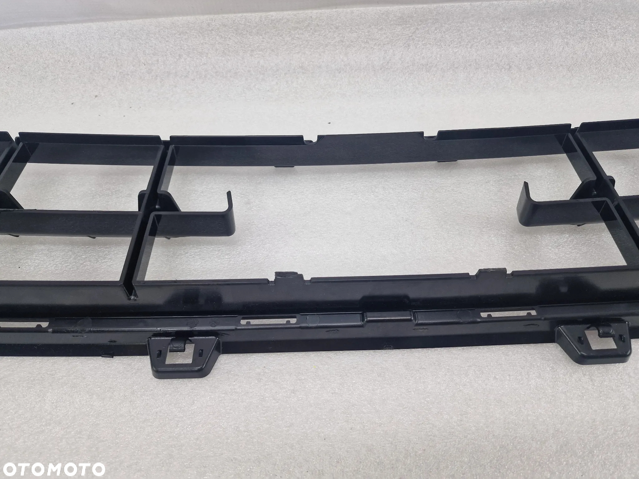 BMW 1 F40 SPORT 19- KRATKA ŚRODKOWA ZDERZAKA PRZEDNIEGO PRZÓD , NR 511117462937 / 17462937 / 211636 / 51117462936 / 7462936 ,  NR AUKCJI KR412 - 23
