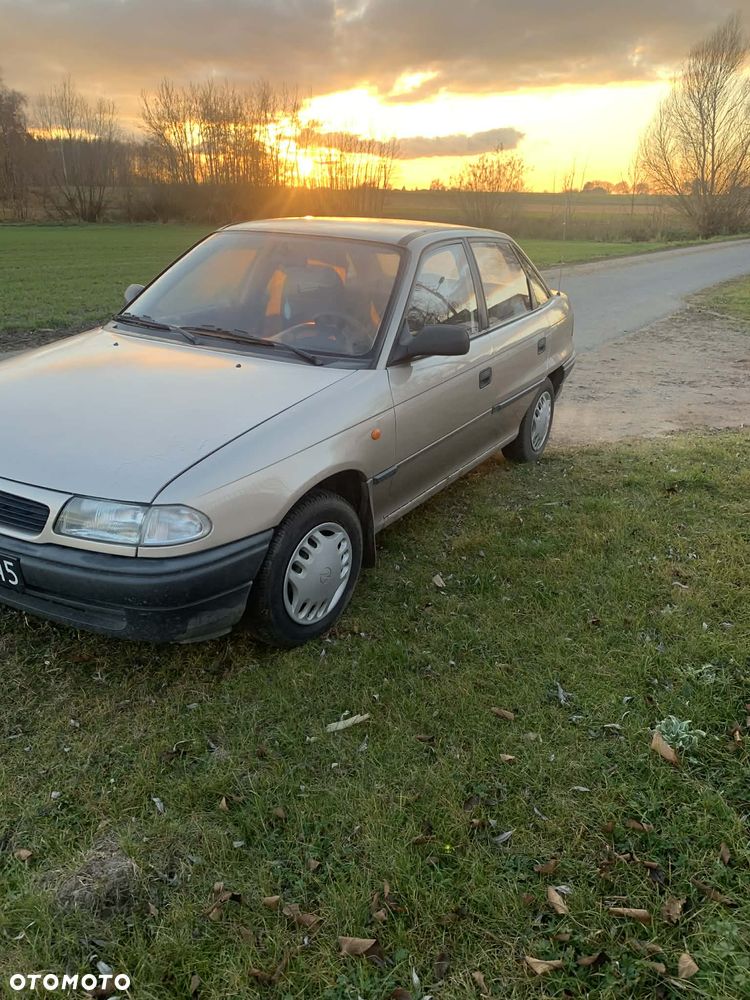 Opel Astra 1.4 GL - 1