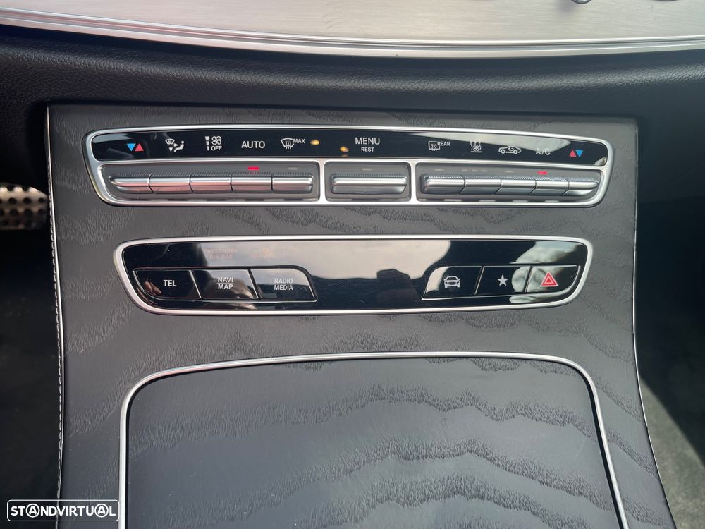 Mercedes-Benz E 300 de 4Matic 9G-TRONIC AMG Line - 28
