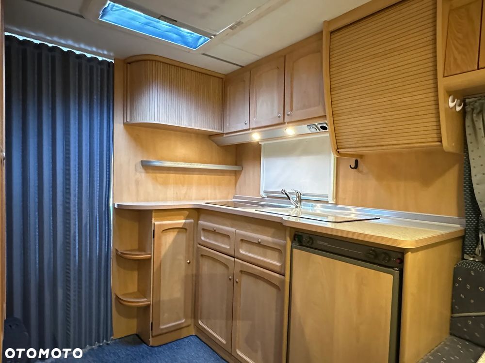 Burstner 500 VENTANA z napędem i markizą kasetową THULE. - 20