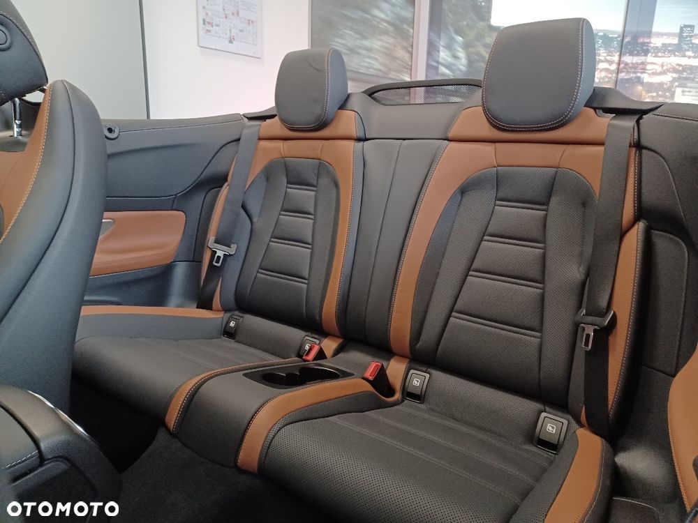 Mercedes-Benz Klasa E AMG 53 Kabriolet 4-Matic+ 9G-TRONIC - 3