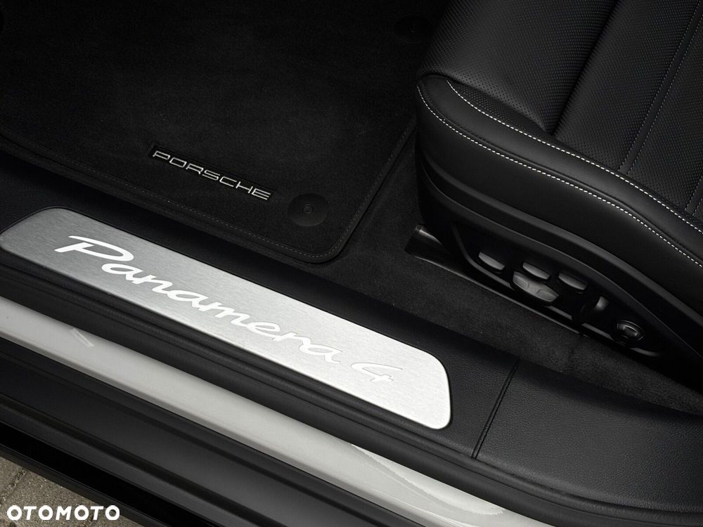 Porsche Panamera - 34
