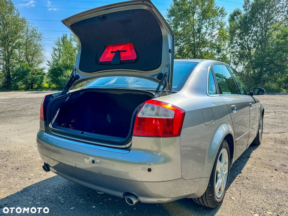 Audi A4 Limousine - 16