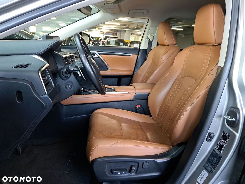 Lexus RX - 12