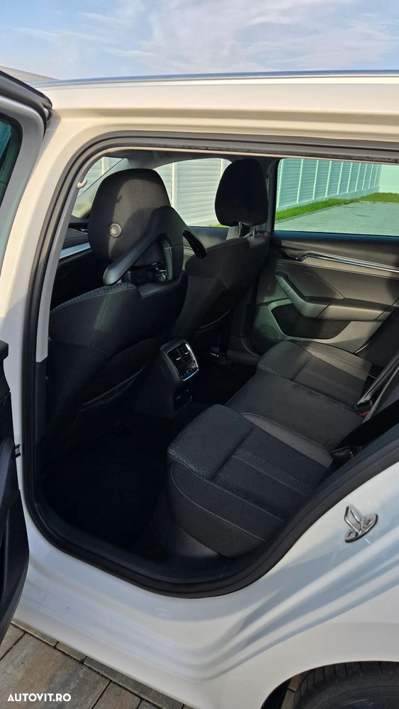 Skoda Octavia Combi Diesel 2.0 TDI DSG Ambition - 10