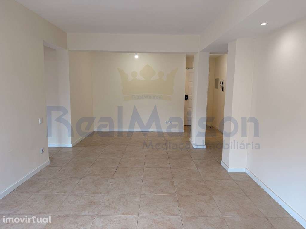 Vende-se Apartamento T2 Renovado - Mem Martins - Grande imagem: 2/15