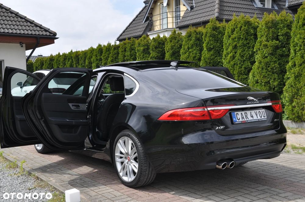 Jaguar XF 20d R-Sport - 26