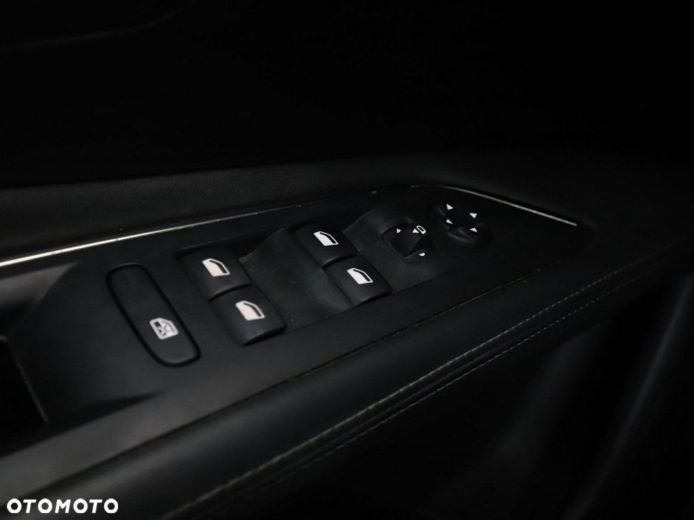 Peugeot 3008 1.2 PureTech Allure S&S EAT8 - 38