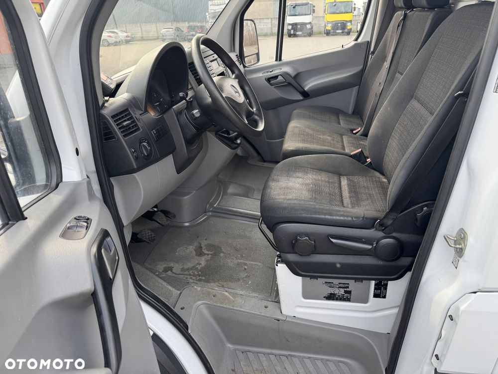 Mercedes-Benz Sprinter 516 CDI rama do zabudowy z windą i agregatem - 17