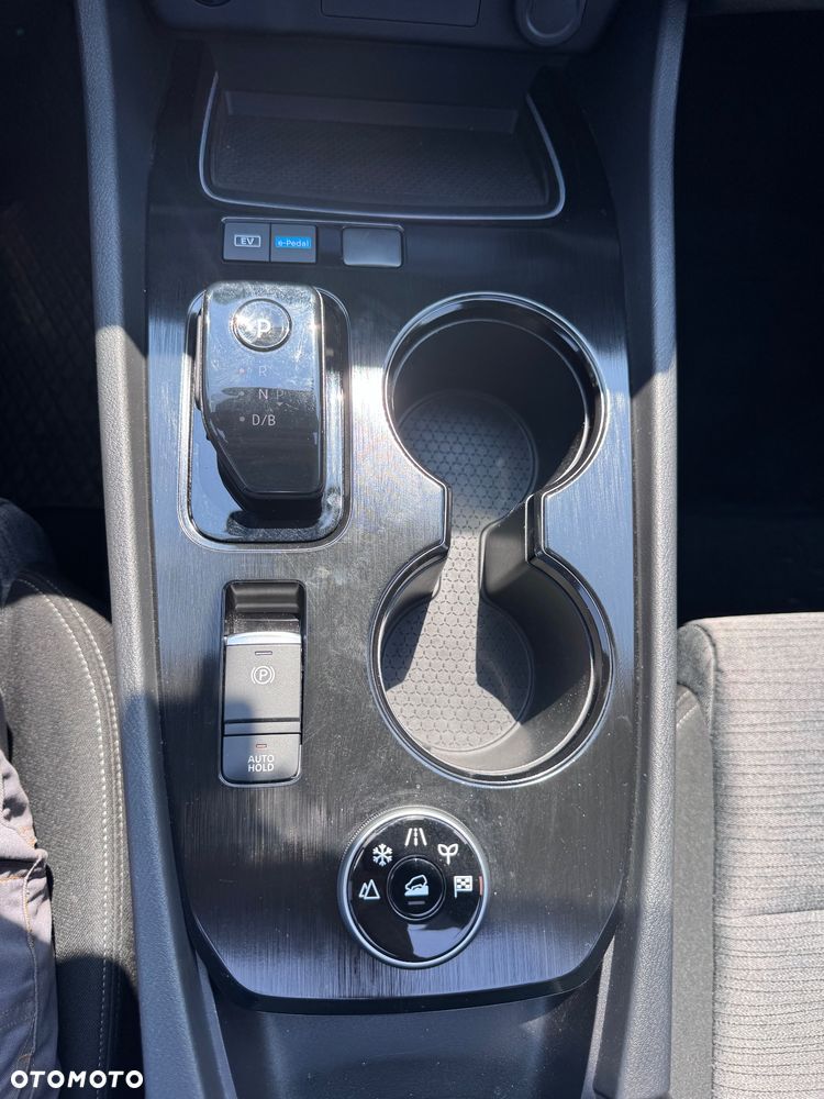 Nissan X-Trail 1.5 VC-T e-POWER N-Connecta e-4ORCE 7os - 24