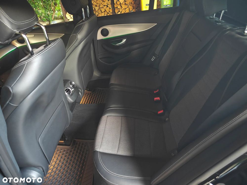 Mercedes-Benz Klasa E 220 d 4-Matic 9G-TRONIC - 13