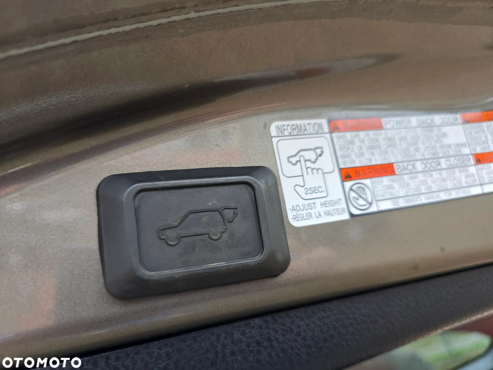 Toyota RAV4 2.0 D-4D Premium - 11
