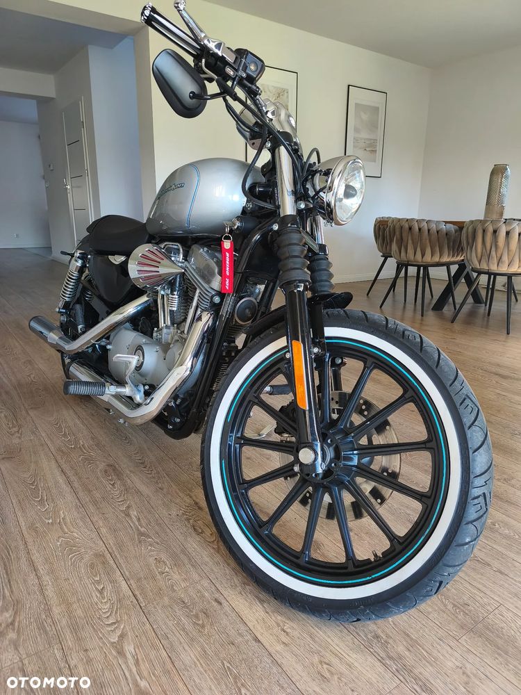 Harley-Davidson Sportster Custom 883C - 3