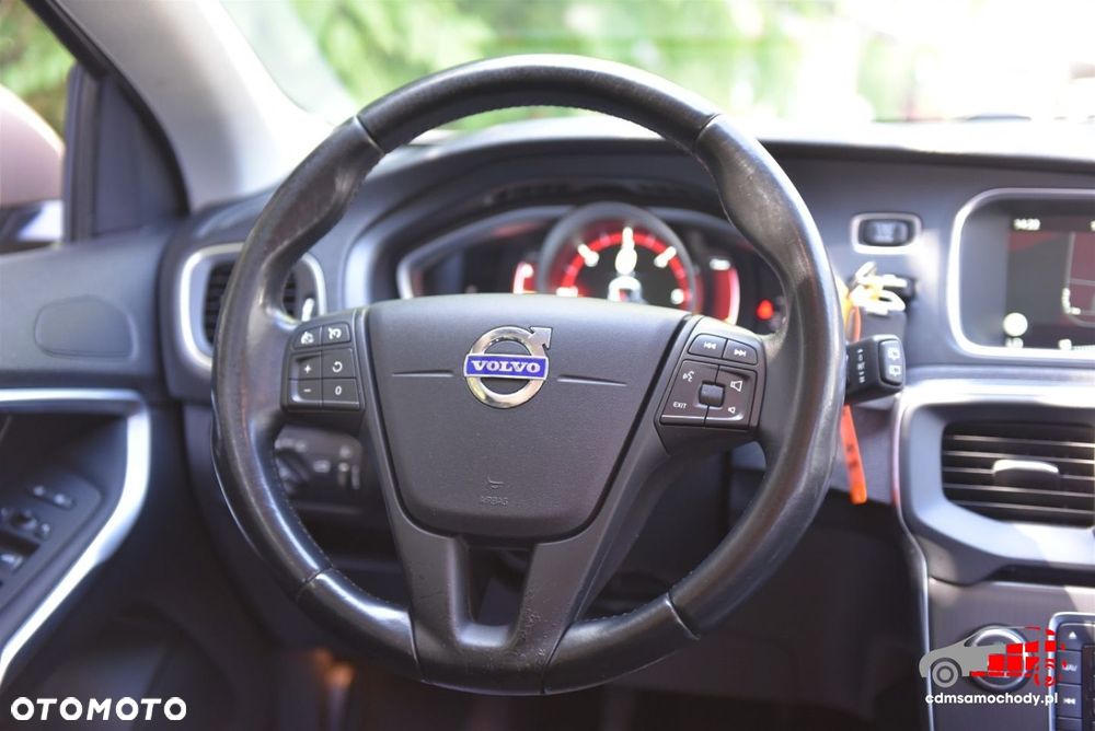 Volvo V40 D4 Momentum - 19