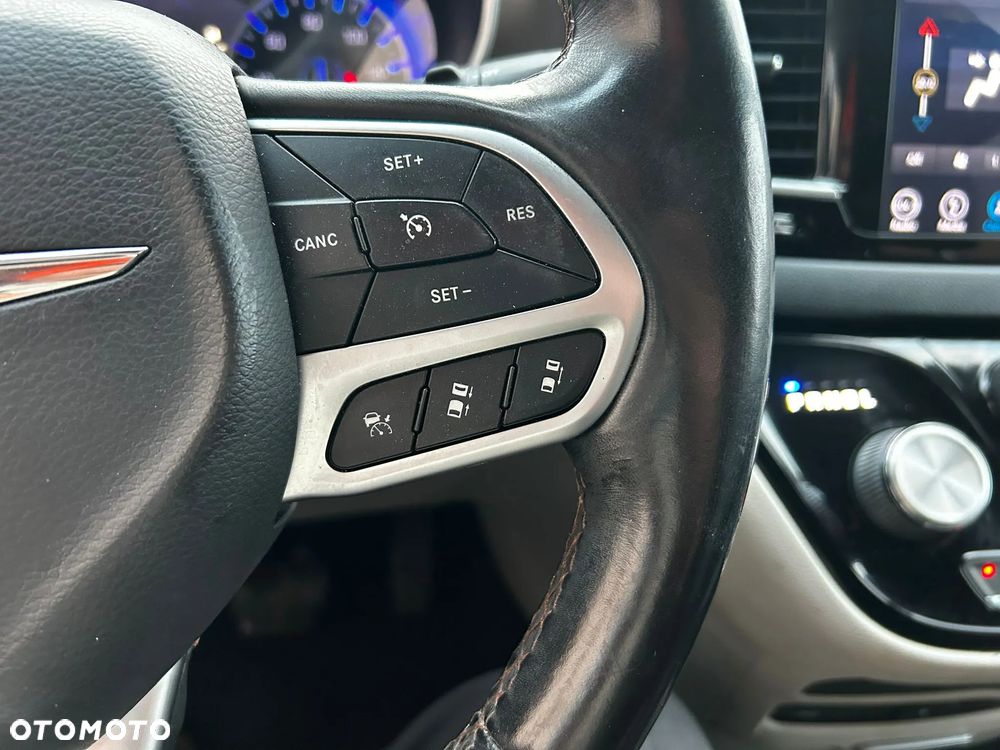 Chrysler Pacifica - 29