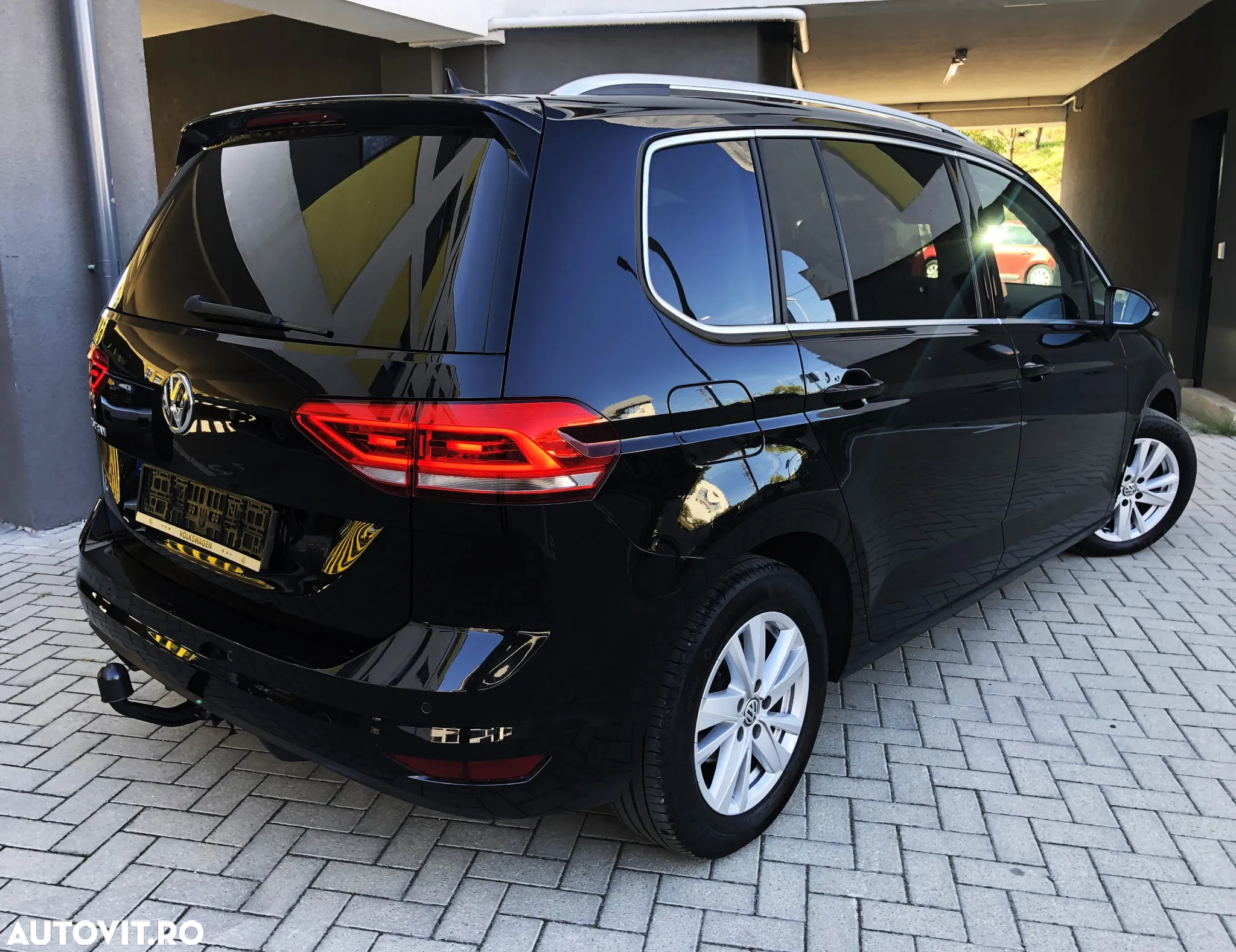 Volkswagen Touran 2.0 TDI DSG Highline - 4