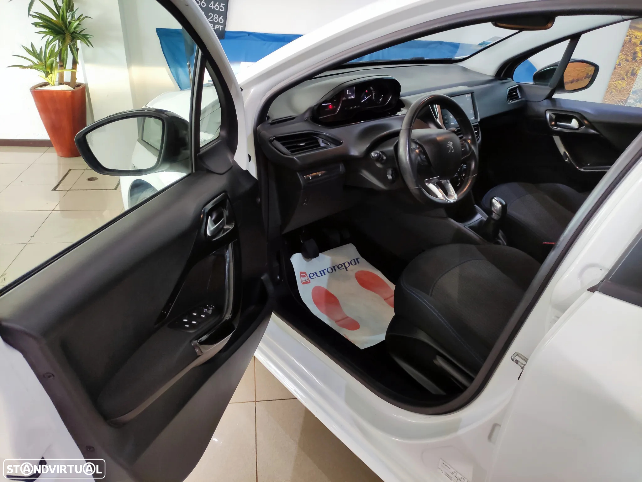 Peugeot 208 PureTech 82 Stop & Start Signature - 11