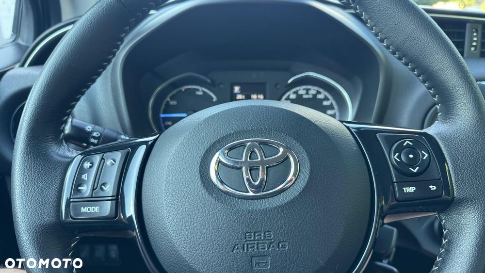 Toyota Yaris Hybrid 100 Business Edition - 28