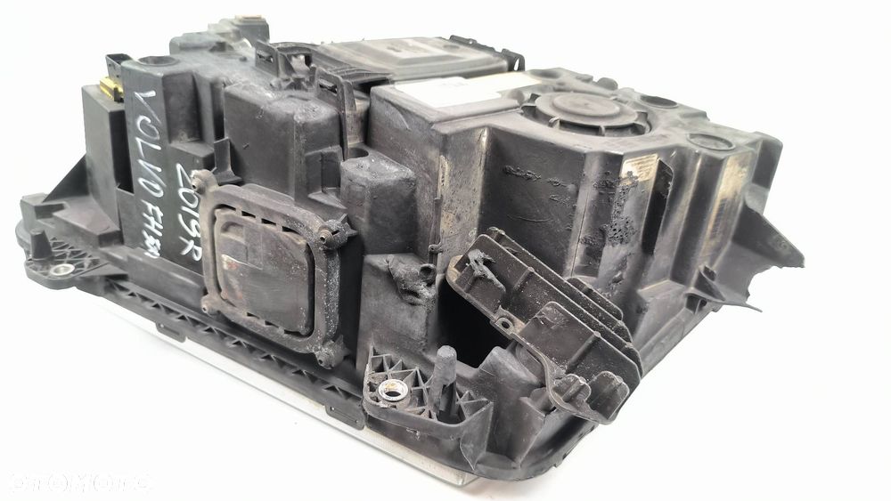 LAMPA LEWA PRZÓD VOLVO FH II FH5 500 22239247 - 4