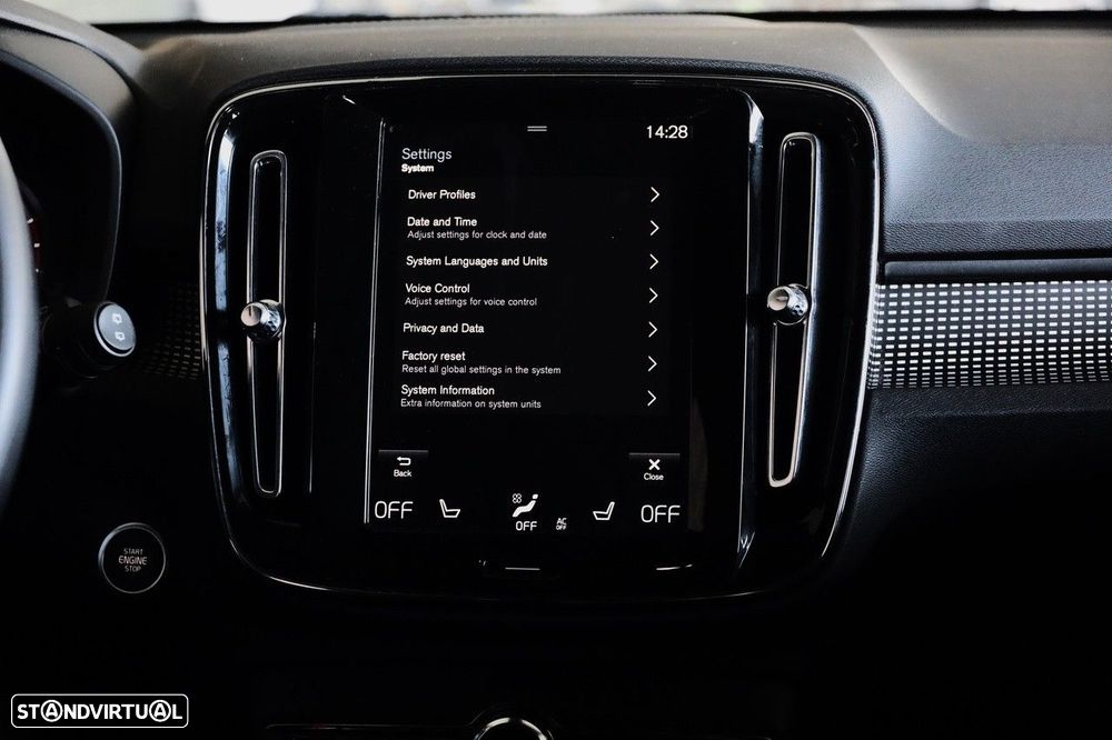 Volvo XC 40 1.5 T2 Plus Dark Auto - 25