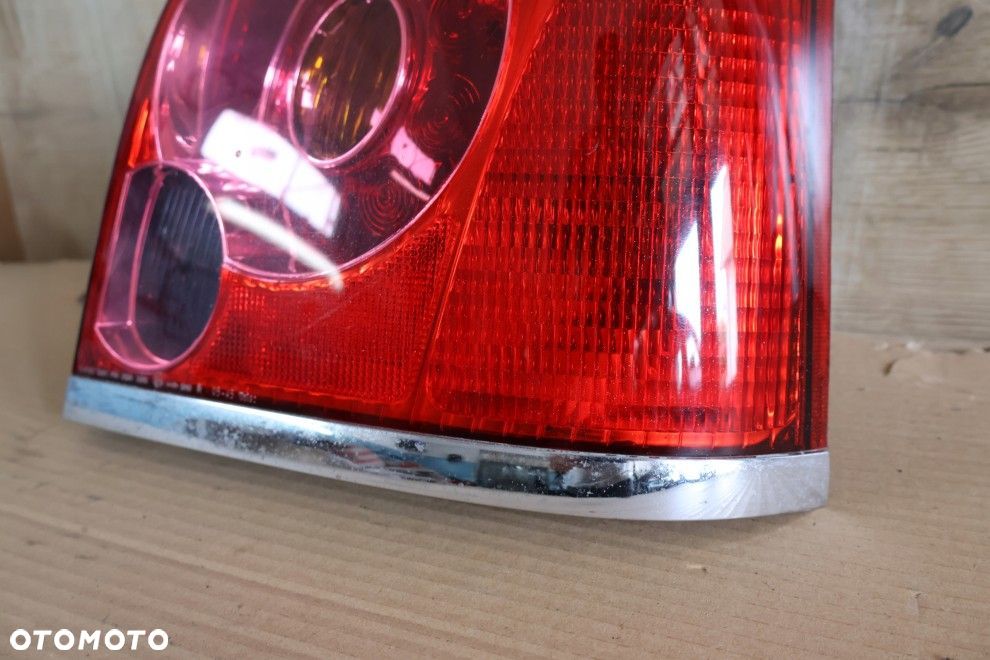 TOYOTA AVENSIS II T25 03-06 SEDAN LAMPA LEWA TYŁ TYLNA EUROPA - 3