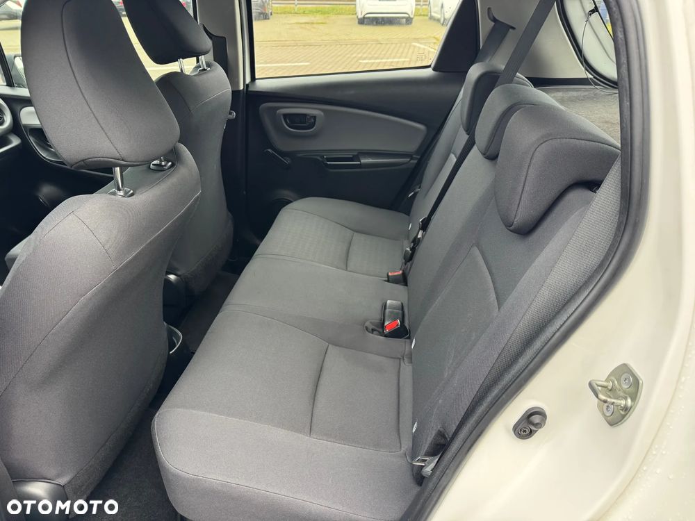 Toyota Yaris Hybrid 100 Active - 10