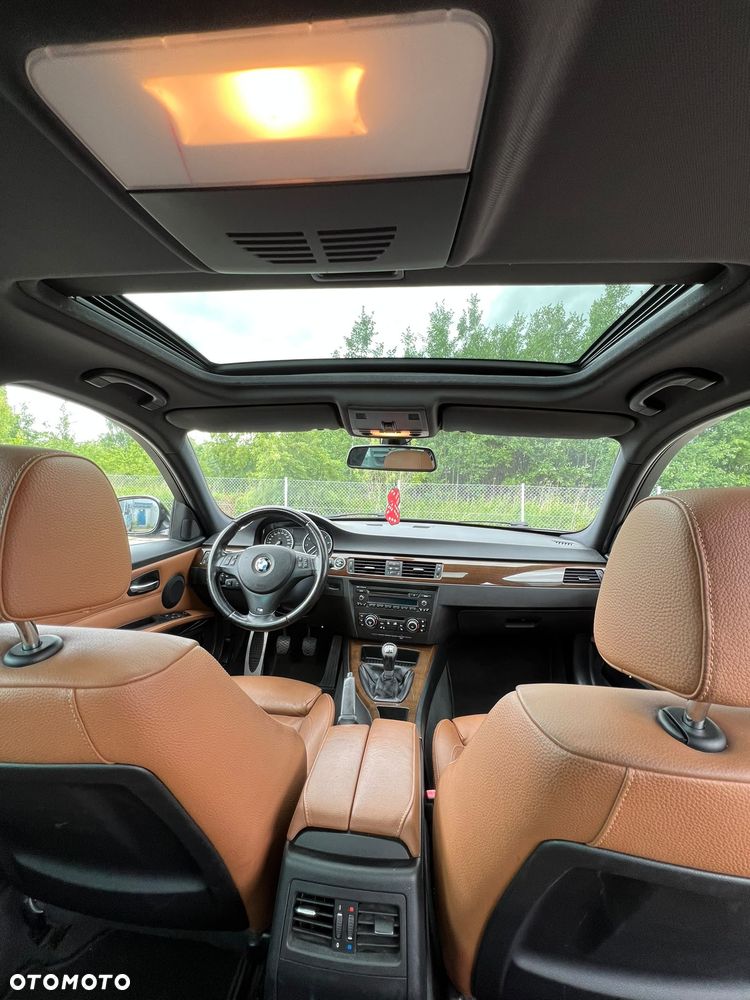 BMW Seria 3 320i - 11