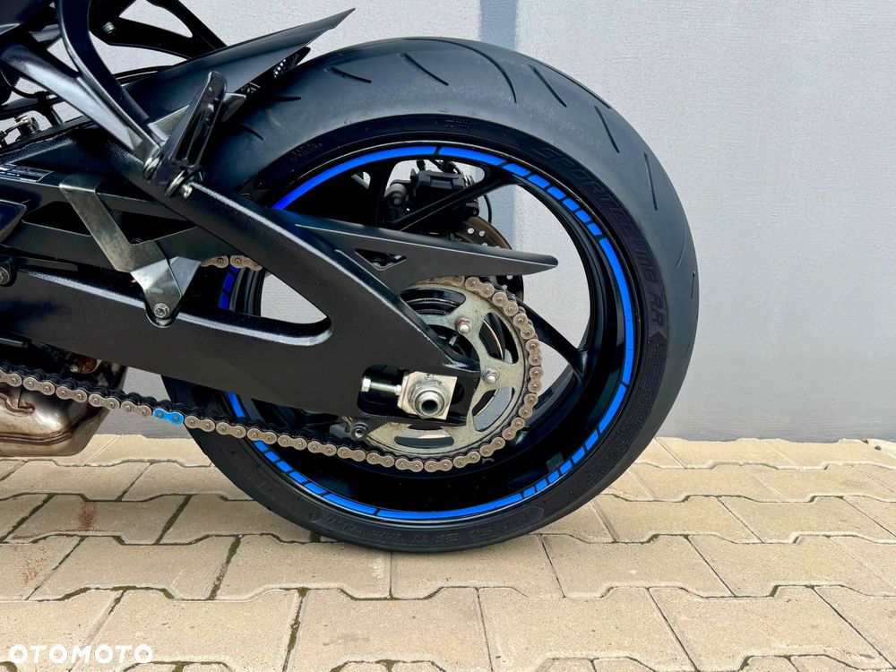 Suzuki GSX - 11