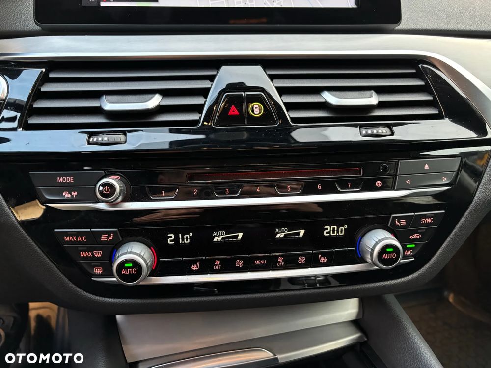 BMW Seria 5 520d - 29