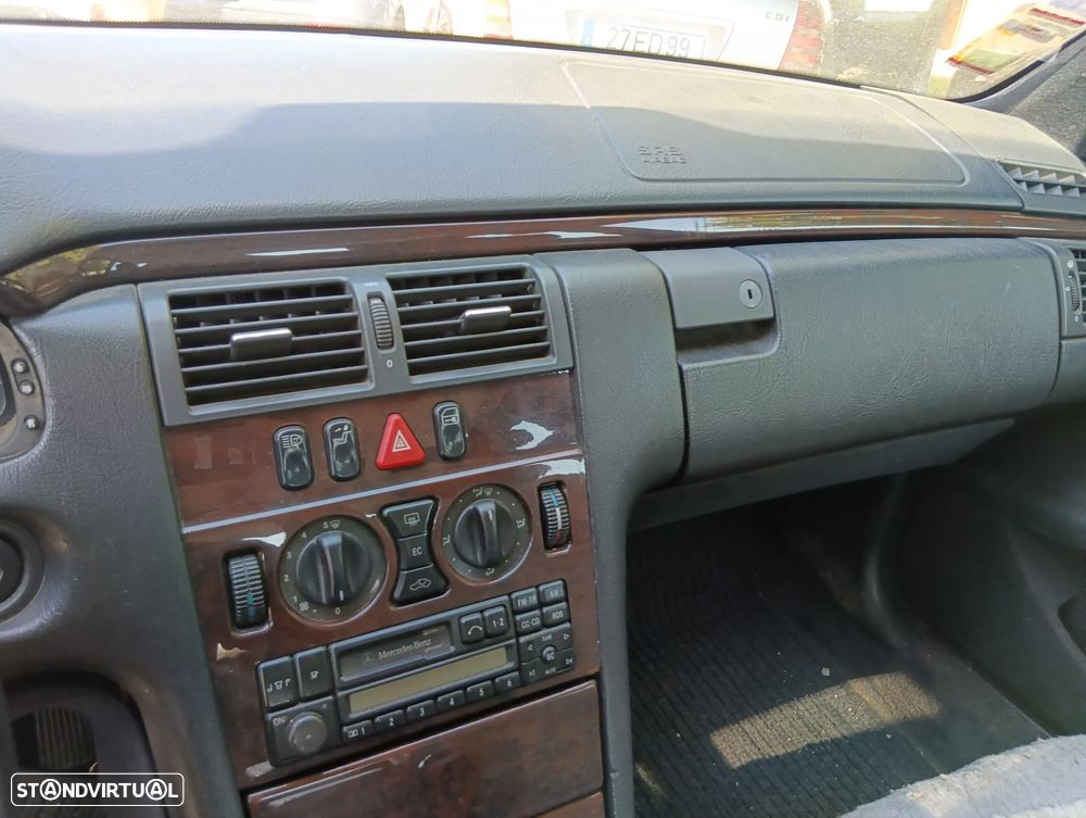 Mercedes-Benz E 300 - 16