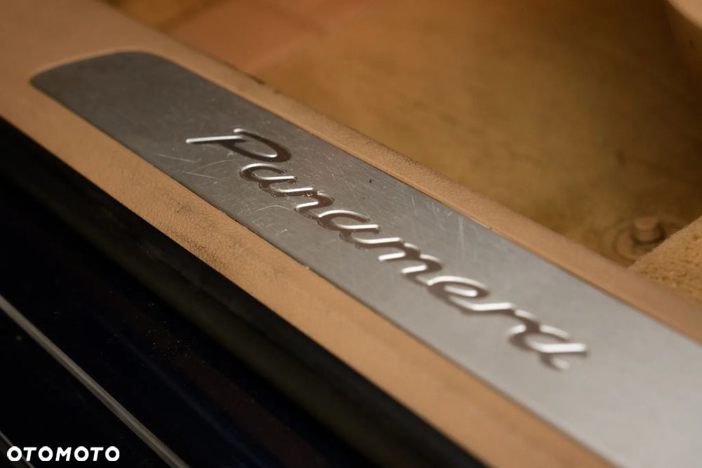 Porsche Panamera - 24
