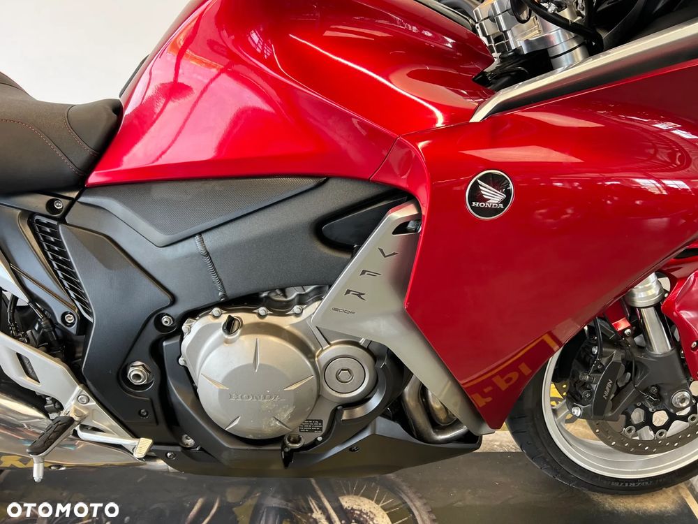 Honda VFR - 28