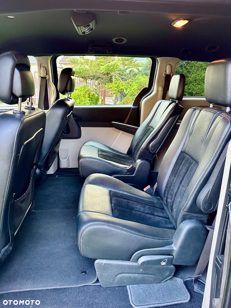 Dodge Grand Caravan - 19