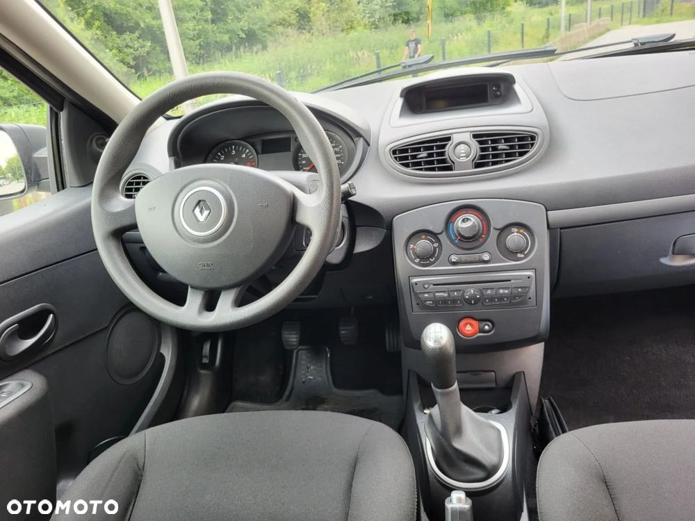 Renault Clio - 11
