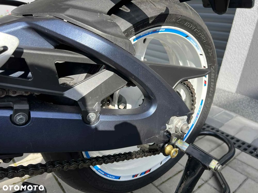 Suzuki GSX-R - 10
