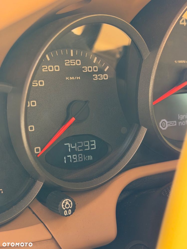 Porsche 911 Carrera - 21