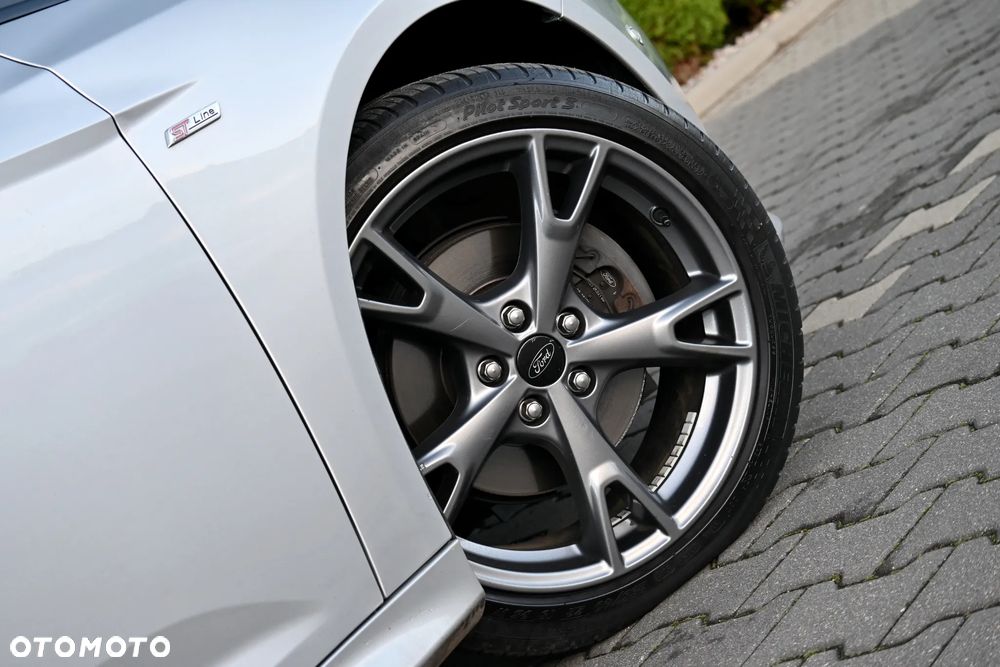 Ford Focus 1.5 EcoBoost ST-Line - 14