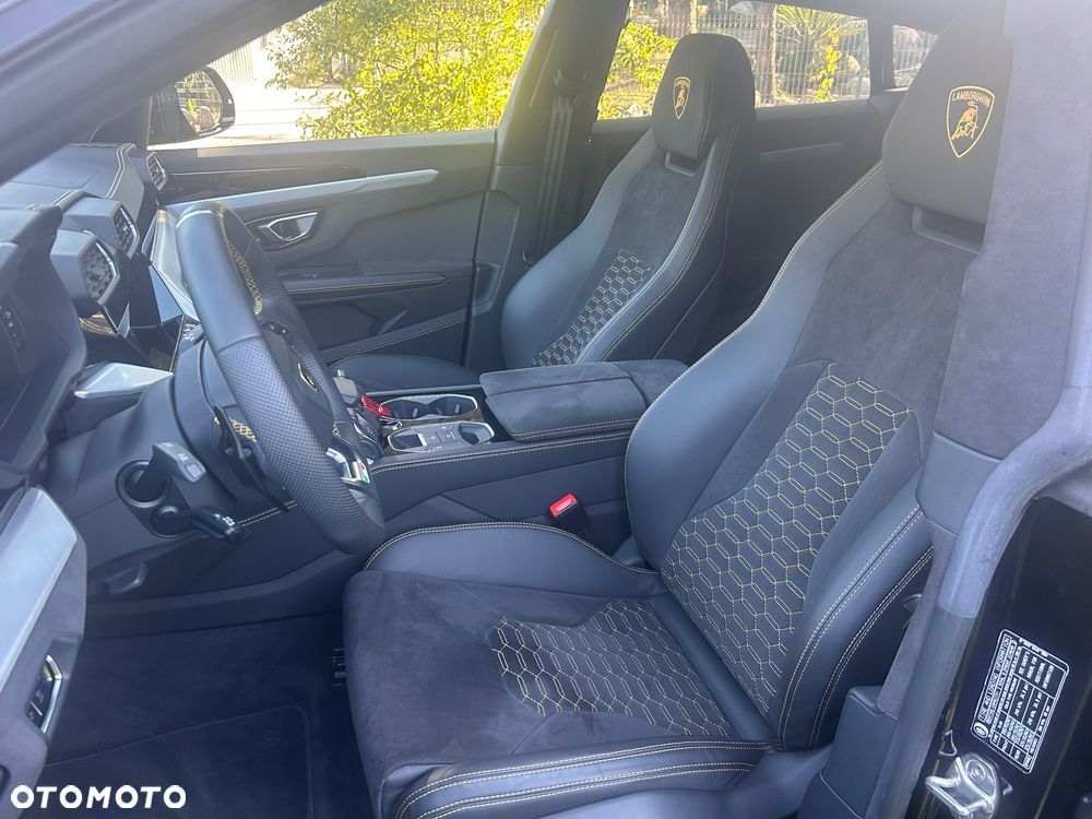 Lamborghini Urus - 10