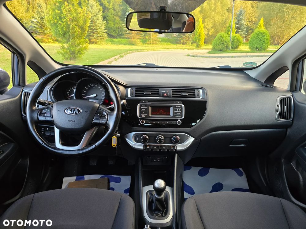 Kia Rio 1.2 Fifa World Cup Edition - 21