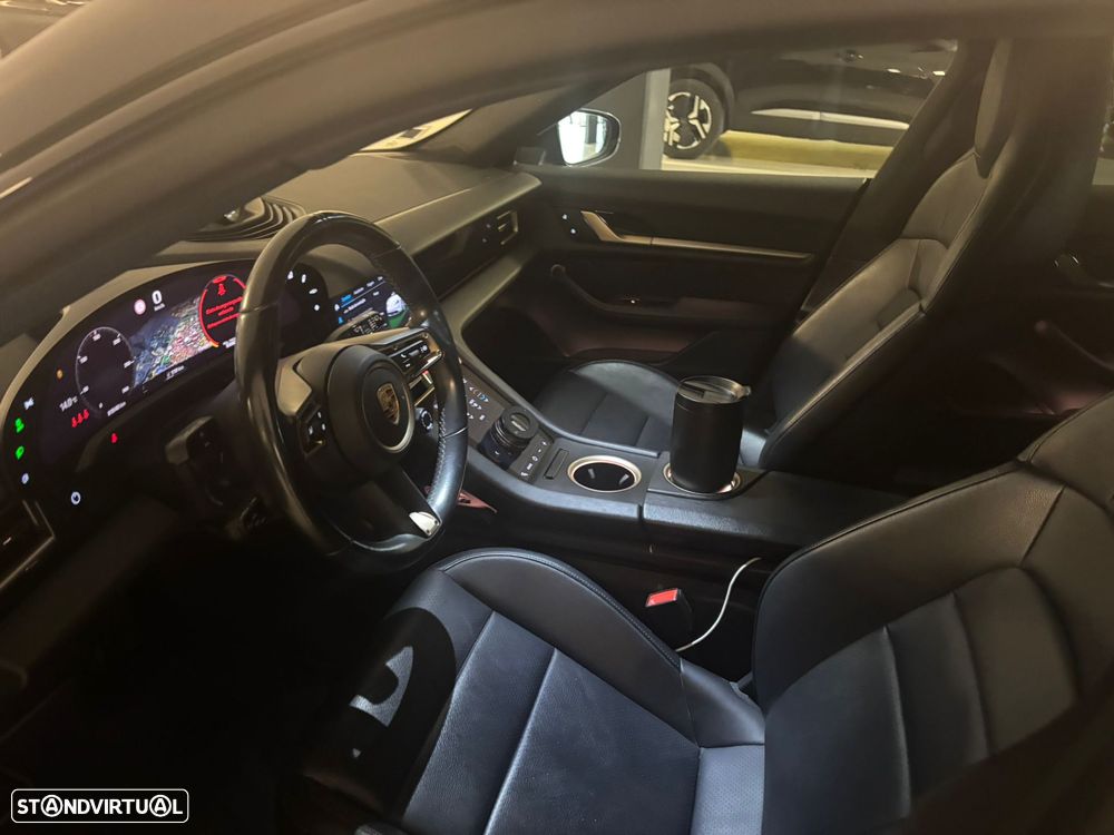 Porsche Taycan Cross Turismo 4 - 6