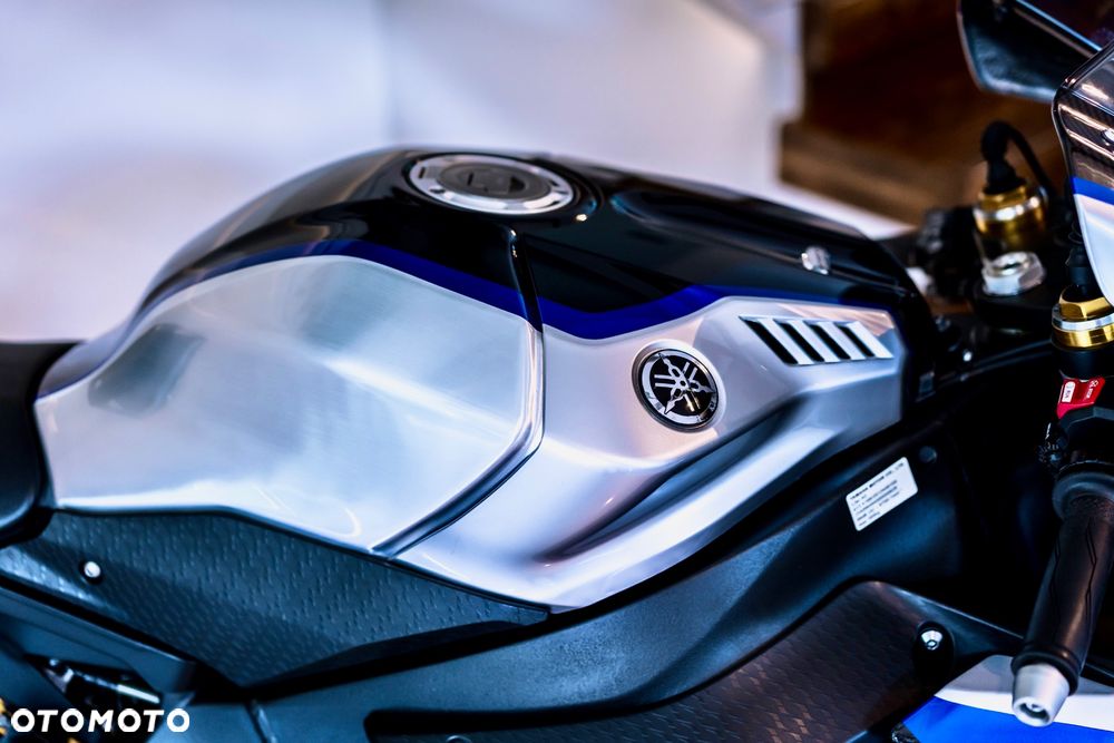 Yamaha R1 - 14