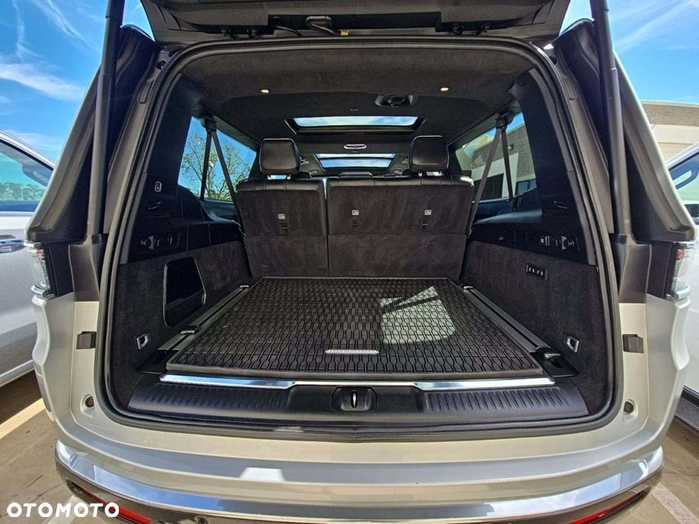 Jeep Grand Wagoneer - 4