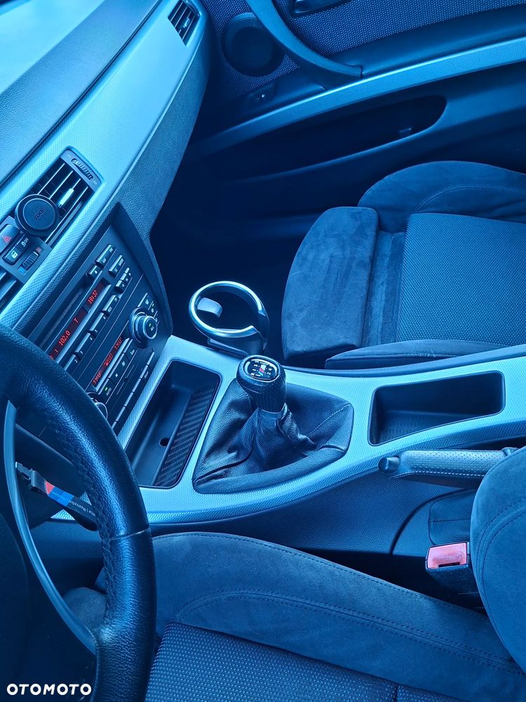 BMW Seria 3 318d M Sport EU6 - 26