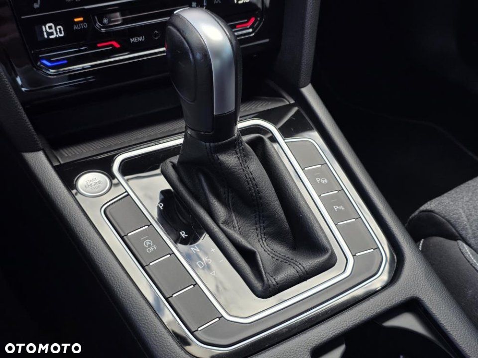 Volkswagen Passat - 30