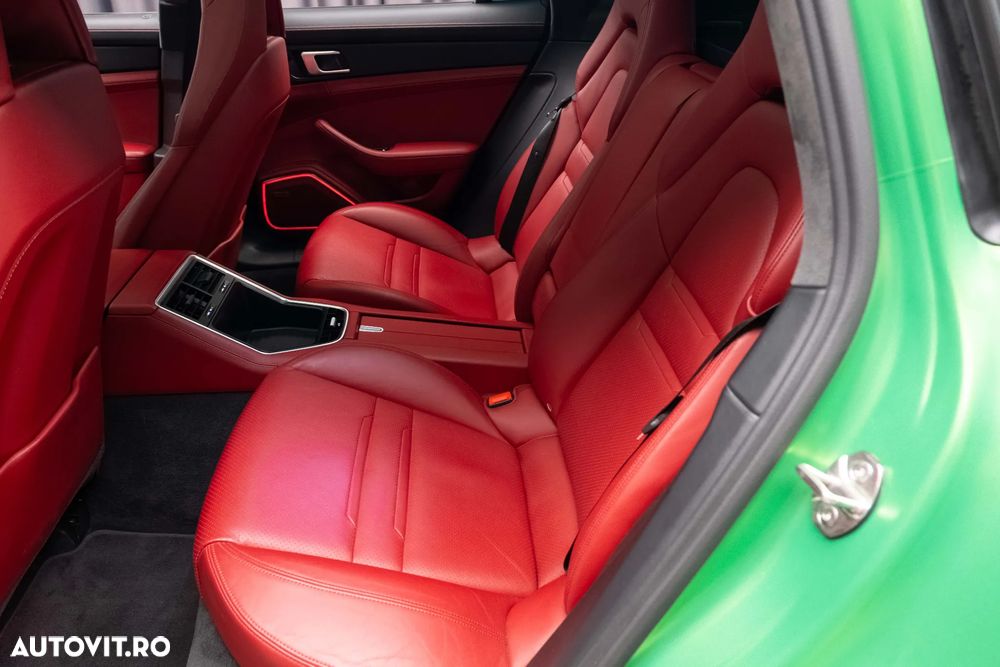 Porsche Panamera 4 - 35