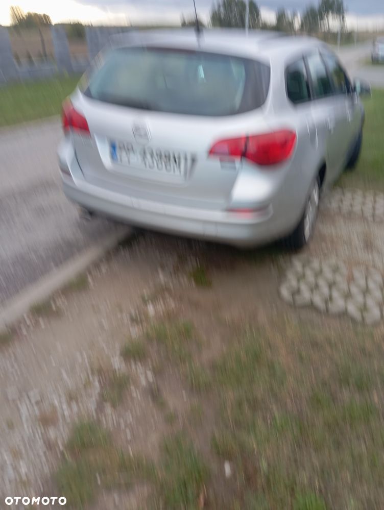 Opel Astra 2011 photo 4