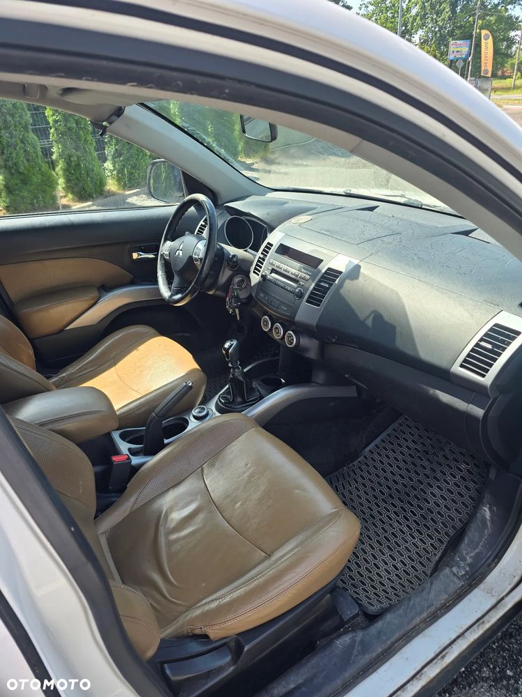 Mitsubishi Outlander - 5