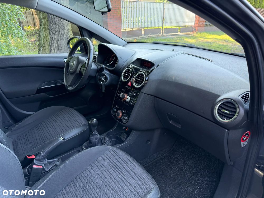 Opel Corsa 1.2 16V Cosmo - 23