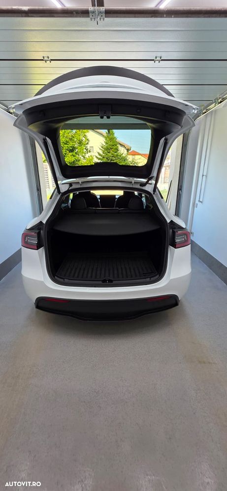 TESLA Model Y 2023 — imagine 12